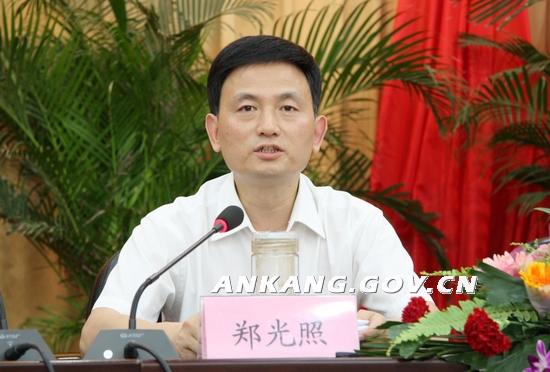 市委常委,市纪委书记郑光照主持会议