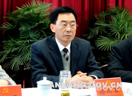 副县长耿国泉强调:一是强抓机遇,大干快上,汉阴县委,县政府已将通村