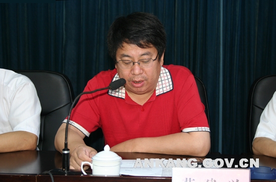 副市长薛建兴主持会议